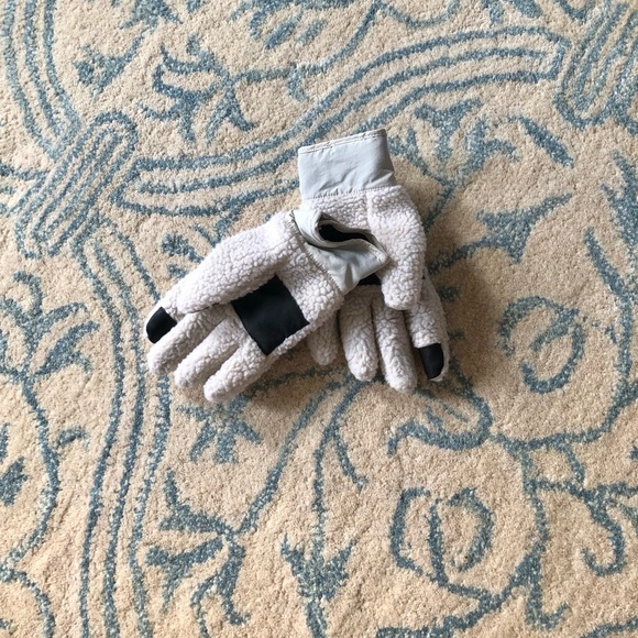 Sherpa Touchscreen Gloves - Picture 2 of 3